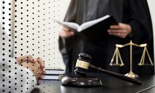 راهنمای دادرسی در پرونده‌های کیفری: با تکیه بر تجربه و تخصص در رسیدگی به انواع دعاوی کیفری، امور حقوقی خود را با اطمینان مدیریت کنید.