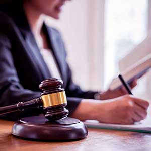 وکیل در سعادت آباد می‌تواند شما را در امور حقوقی و قانونی راهنمایی کند و به حل اختلافات حقوقی شما کمک کند.